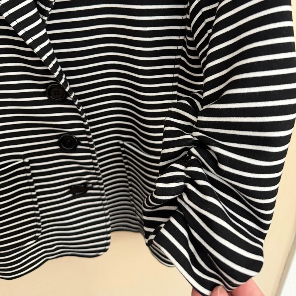 Karen Kane Women's Black and White Striped Blazer‎